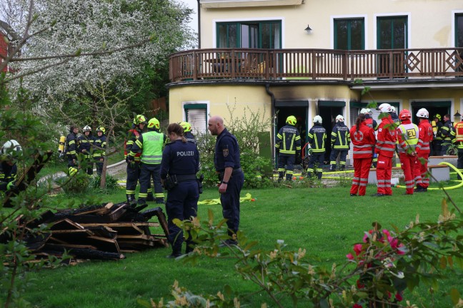 Brand in einem Wohnhaus in Rottenbach sorgt fr greren Einsatz der Feuerwehren