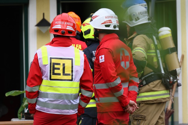 Brand in einem Wohnhaus in Rottenbach sorgt fr greren Einsatz der Feuerwehren