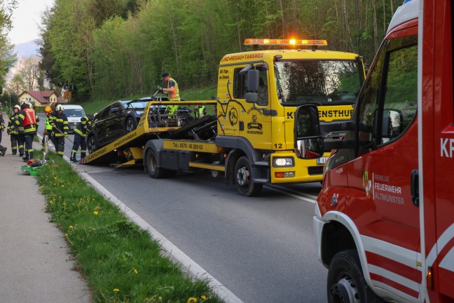 Drei Verletzte bei schwerem Verkehrsunfall auf Salzkammergutstrae in Altmnster