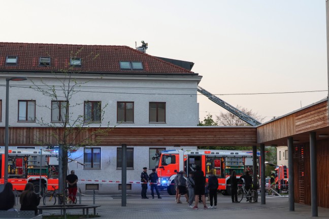 Ausgedehnter Wohnungsbrand in Linz-Kleinmnchen-Auwiesen sorgte fr Einsatz von drei Feuerwehren