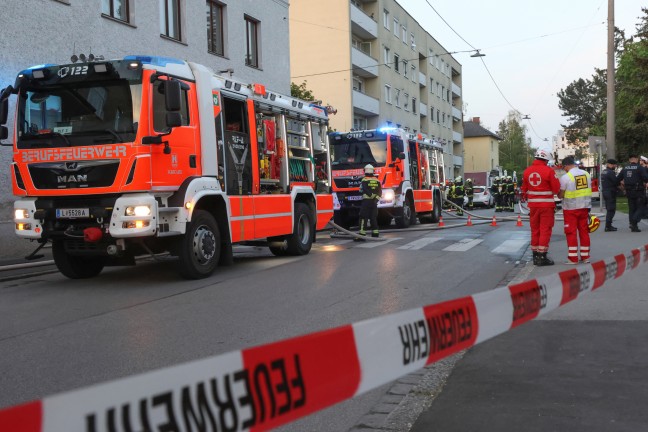 Ausgedehnter Wohnungsbrand in Linz-Kleinmnchen-Auwiesen sorgte fr Einsatz von drei Feuerwehren