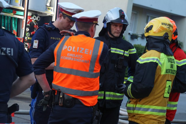 Ausgedehnter Wohnungsbrand in Linz-Kleinmnchen-Auwiesen sorgte fr Einsatz von drei Feuerwehren