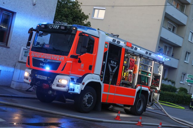 Ausgedehnter Wohnungsbrand in Linz-Kleinmnchen-Auwiesen sorgte fr Einsatz von drei Feuerwehren