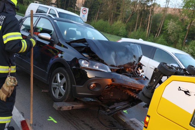 Auffahrunfall im Frhverkehr auf Pyhrnpass Strae in Thalheim bei Wels endet glimpflich