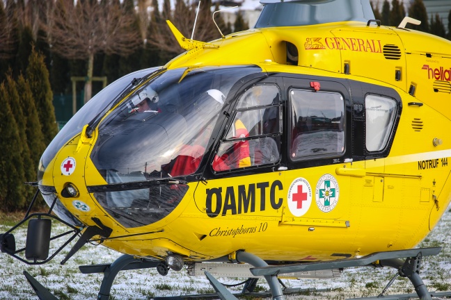 Rettungshubschrauber nach internem Notfall in Sipbachzell im Einsatz