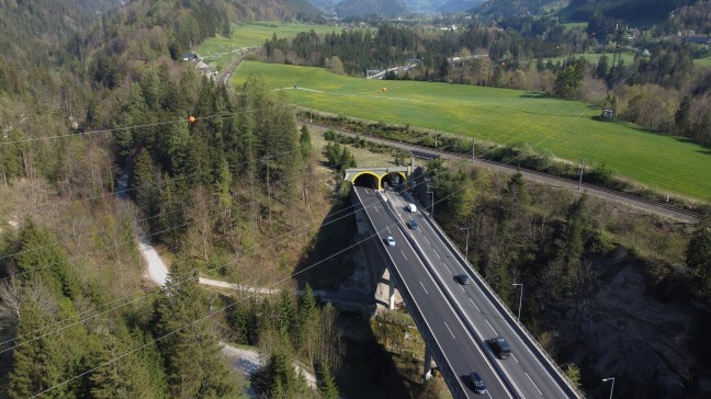 Kurze Sperre der Pyhrnautobahn nach Unfall im Tunnelbereich in Roleithen