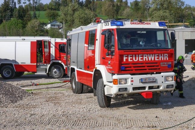 Neun Feuerwehren bei Brand auf Baustelle einer Schnellrestaurant-Filiale in Schllberg im Einsatz