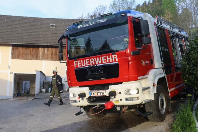 Vier Feuerwehren bei Brand im Hackschnitzelbunker eines Bauernhofes in Waldneukirchen im Einsatz