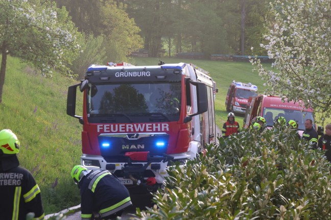 Vier Feuerwehren bei Brand im Hackschnitzelbunker eines Bauernhofes in Waldneukirchen im Einsatz