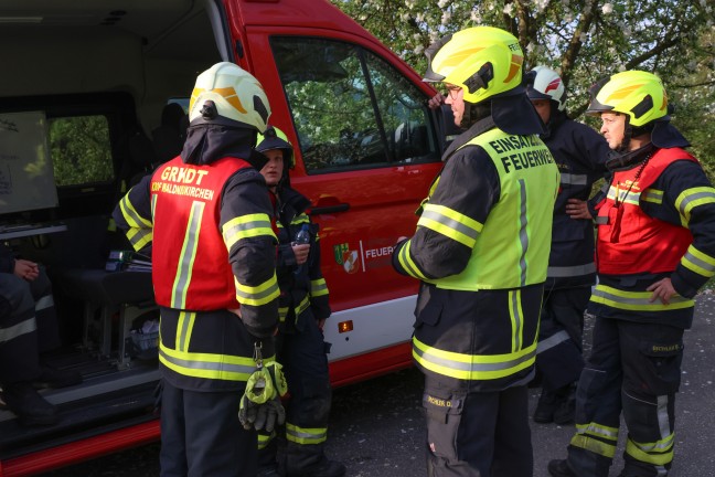 Vier Feuerwehren bei Brand im Hackschnitzelbunker eines Bauernhofes in Waldneukirchen im Einsatz