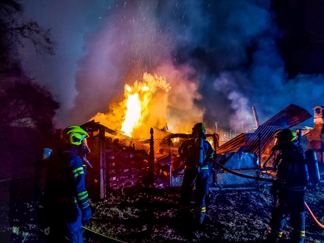 Brand mehrerer Gartenhtten in einer Schrebergartensiedlung in Braunau am Inn