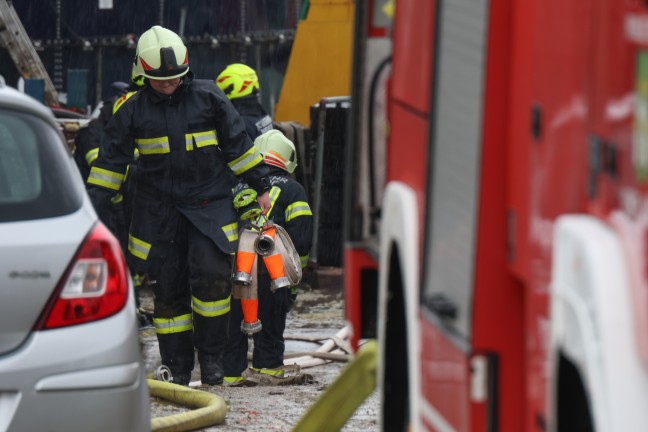 Brand bei einem Gewerbebetrieb in Weibern sorgte für Einsatz zweier Feuerwehren