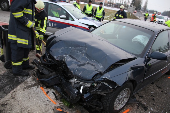 Polizeistreife bei Kreuzungscrash in Gunskirchen gerammt