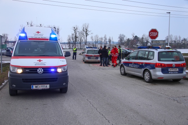 Polizeistreife bei Kreuzungscrash in Gunskirchen gerammt