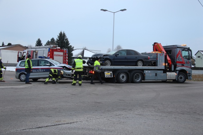 Polizeistreife bei Kreuzungscrash in Gunskirchen gerammt