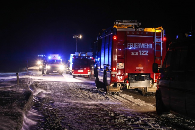 Verkehrsunfall bei heftigen Schneeverwehungen in Pettenbach