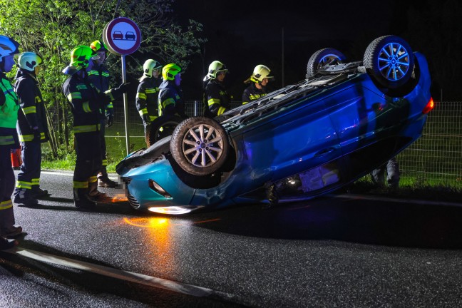 Autoberschlag auf Wallerner Strae bei Scharten fordert eine leichtverletzte Person