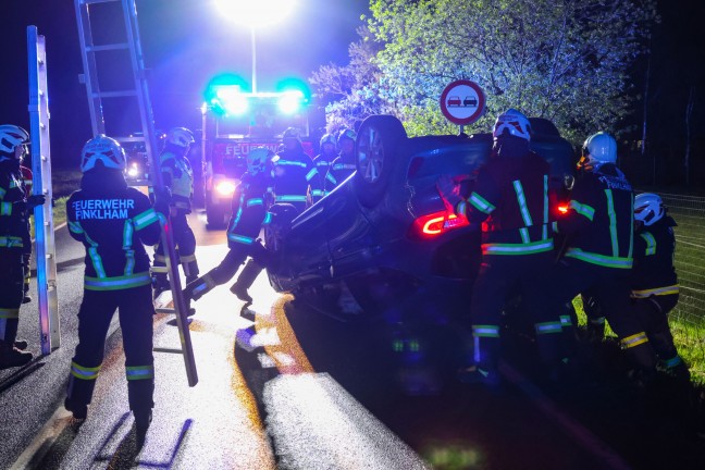 Autoberschlag auf Wallerner Strae bei Scharten fordert eine leichtverletzte Person