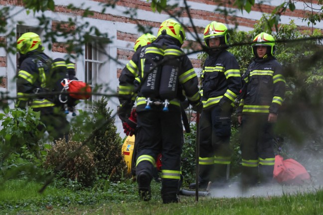 Acht Feuerwehren bei Zimmerbrand auf einem Bauernhof in Waldneukirchen im Einsatz