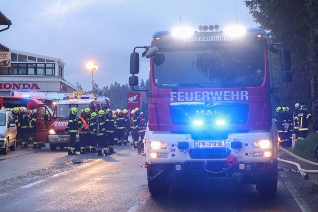 Acht Feuerwehren bei Zimmerbrand auf einem Bauernhof in Waldneukirchen im Einsatz