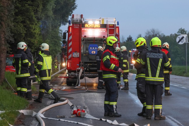 Acht Feuerwehren bei Zimmerbrand auf einem Bauernhof in Waldneukirchen im Einsatz