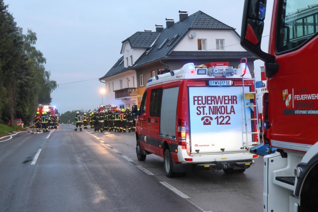 Acht Feuerwehren bei Zimmerbrand auf einem Bauernhof in Waldneukirchen im Einsatz