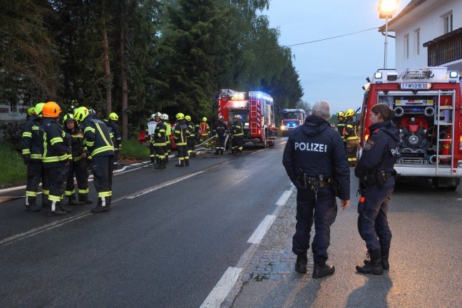 Acht Feuerwehren bei Zimmerbrand auf einem Bauernhof in Waldneukirchen im Einsatz