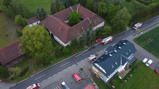 Acht Feuerwehren bei Zimmerbrand auf einem Bauernhof in Waldneukirchen im Einsatz