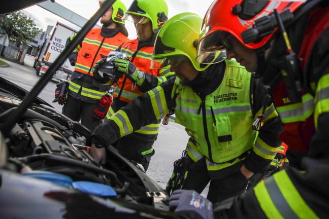 Befrchteter PKW-Brand auf Wiener Strae bei Marchtrenk sorgte fr Einsatz