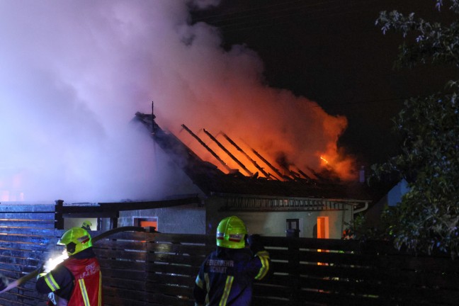 Vollbrand eines Nebengebudes bei einem Wohnhaus in Vorchdorf