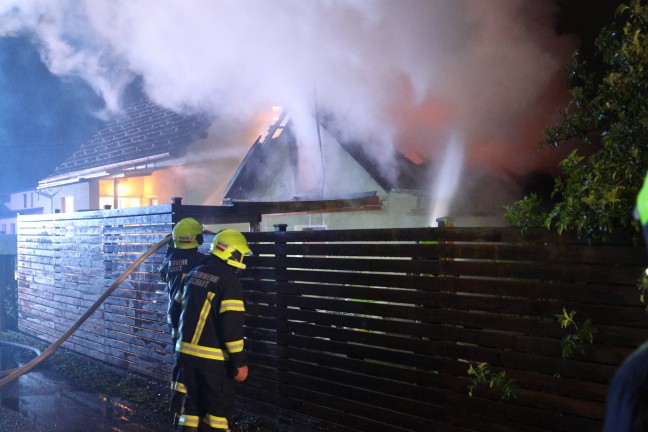 Vollbrand eines Nebengebudes bei einem Wohnhaus in Vorchdorf