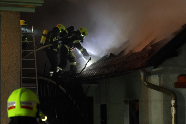 Vollbrand eines Nebengebudes bei einem Wohnhaus in Vorchdorf