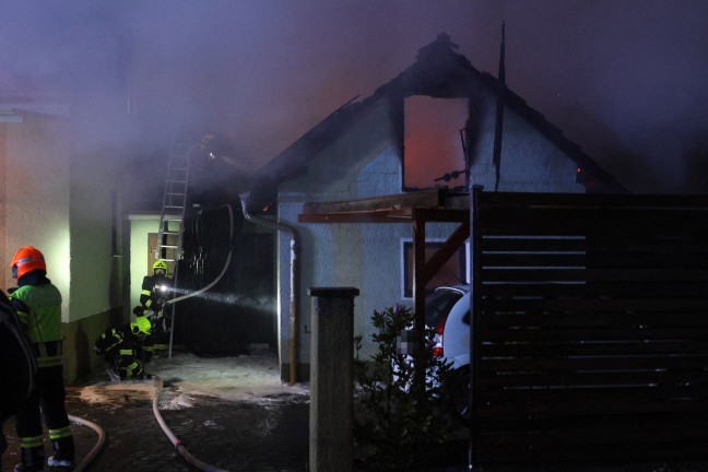 Vollbrand eines Nebengebudes bei einem Wohnhaus in Vorchdorf