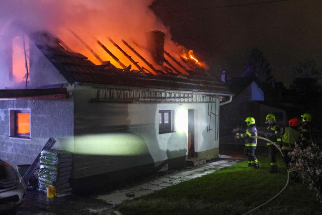 Vollbrand eines Nebengebudes bei einem Wohnhaus in Vorchdorf