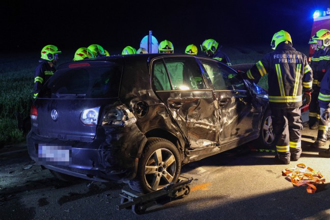 Schwerer Crash zwischen zwei PKW auf Wallerner Strae bei Fraham fordert zwei Verletzte