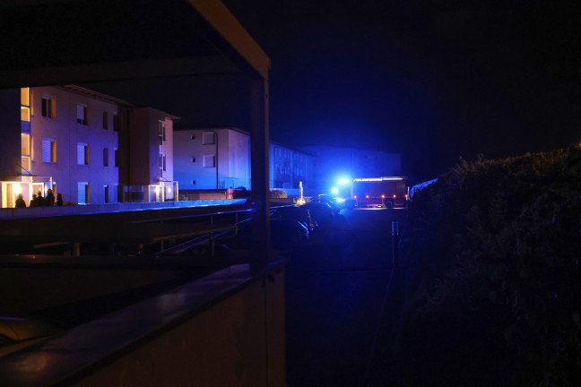 Nachkontrolle nach Akkubrand in einer Wohnung eines Mehrparteienwohnhauses in Wels-Vogelweide