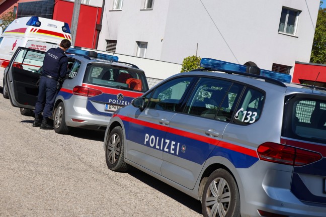 Rettung, Notarzthubschrauber und Polizei in Marchtrenk im Einsatz