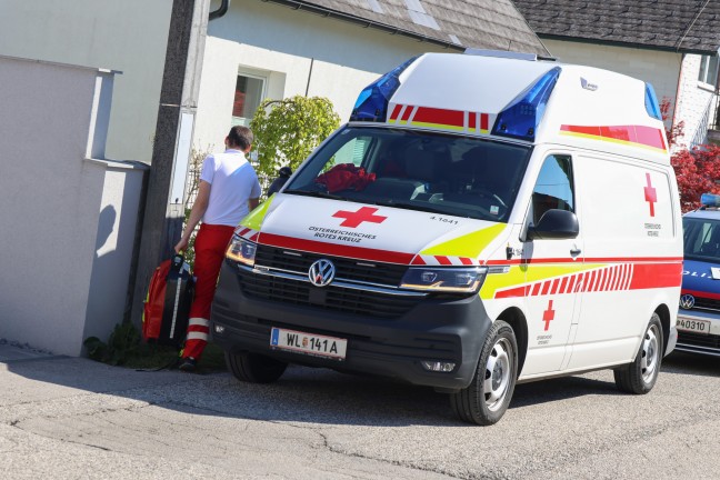 Rettung, Notarzthubschrauber und Polizei in Marchtrenk im Einsatz