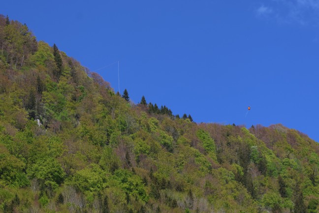 Paragleiter hing in Materialseilbahn am Gaisberg in Molln fest