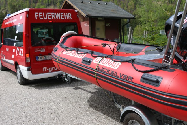 Personenrettung: Kajakfahrer am Almsee in Grnau im Almtal gekentert