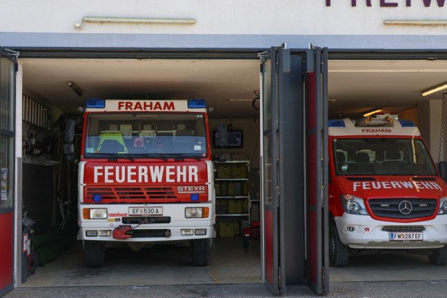 Personenrettung: Frau aus Technikschacht eines Pools in Fraham befreit