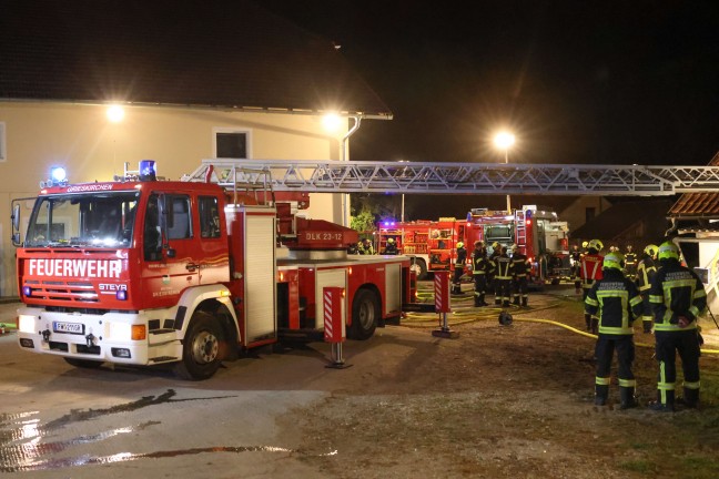 Fnf Feuerwehren bei Wohnhausbrand in Taufkirchen an der Trattnach im Einsatz