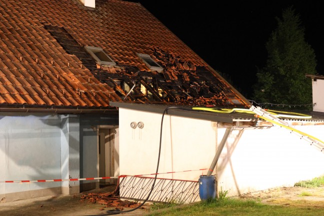 Fnf Feuerwehren bei Wohnhausbrand in Taufkirchen an der Trattnach im Einsatz