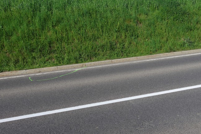 Motorradsturz auf Voralpenstrae bei Sattledt fordert zwei teils Schwerverletzte