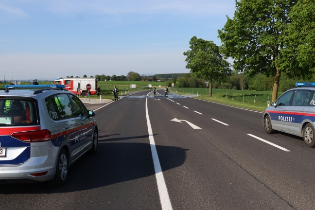 Folgenschwerer Crash zwischen Motorrad und PKW auf Pyhrnpass Strae bei Steinhaus