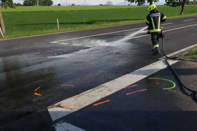 Folgenschwerer Crash zwischen Motorrad und PKW auf Pyhrnpass Strae bei Steinhaus