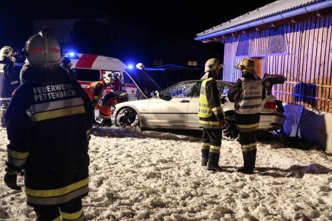 Schwerer Verkehrsunfall auf der Kremsmünsterer Straße in Pettenbach