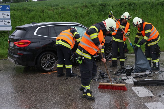 Schwerer Kreuzungsunfall zwischen zwei PKW in Krenglbach