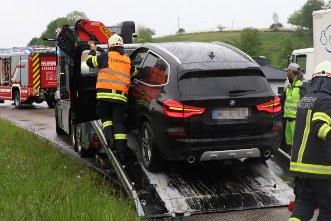 Schwerer Kreuzungsunfall zwischen zwei PKW in Krenglbach