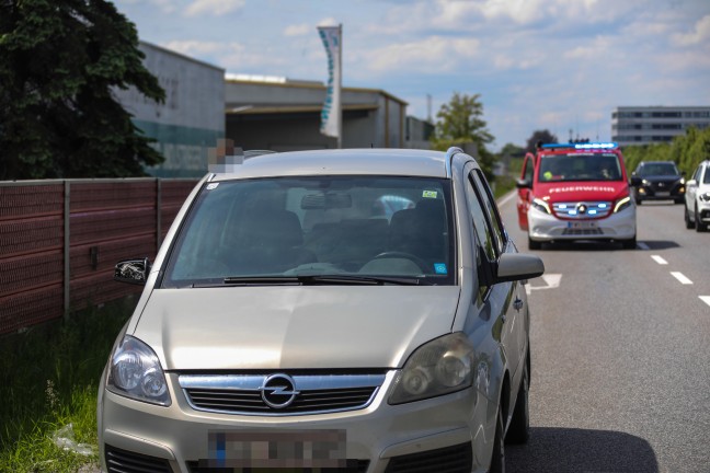 Fahrzeugpanne: Vermeintlicher PKW-Brand auf Wiener Strae bei Marchtrenk sorgte fr Feuerwehreinsatz